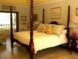 4 Bedroom Villa - Runaway Bay Eksteriør billede